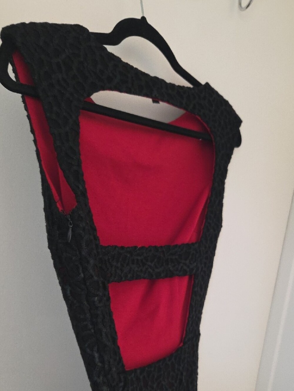 Alberto Makali Black Textured Sheath Dress with Red Lining - Picture 5 of 6